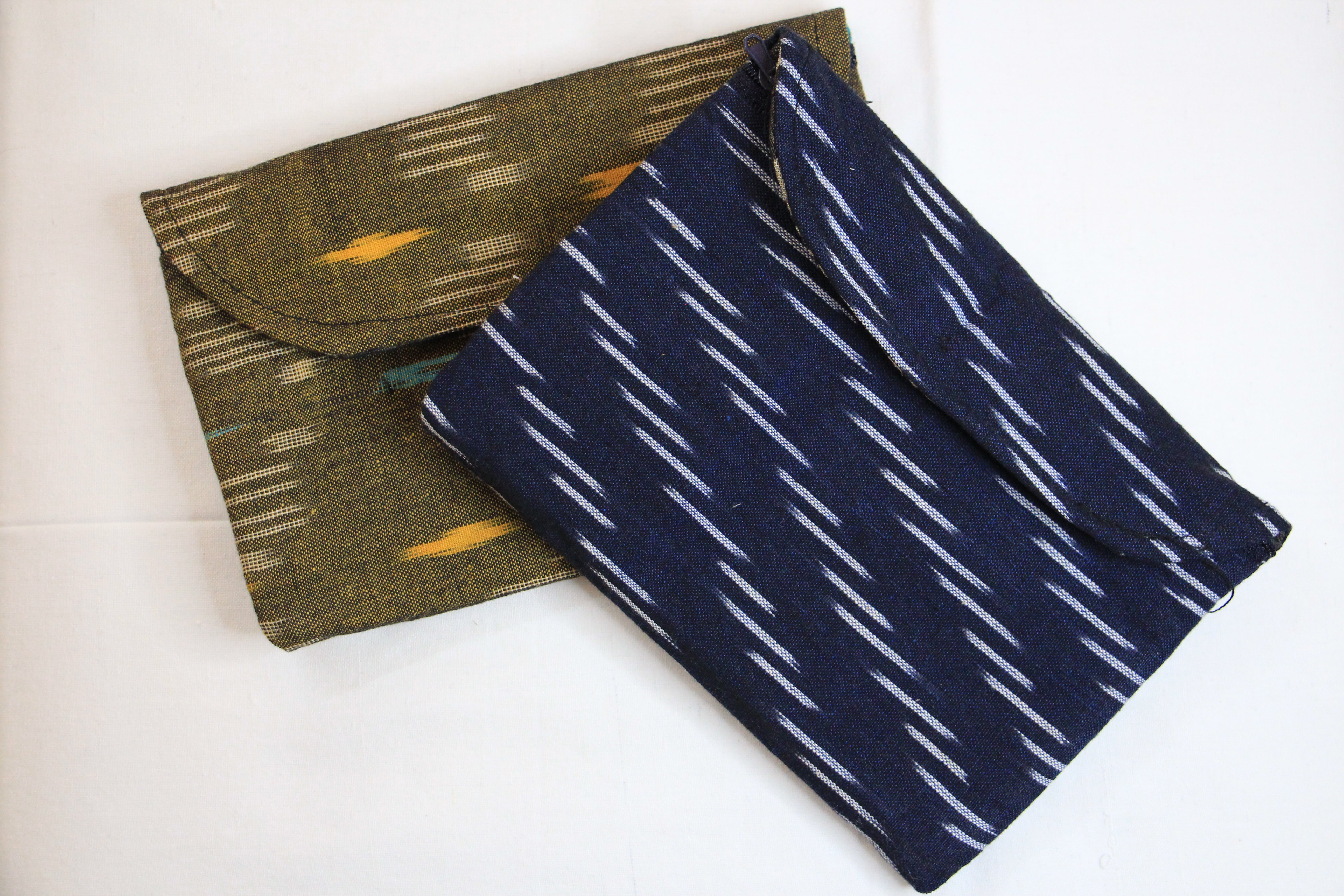 Pouch with zipper