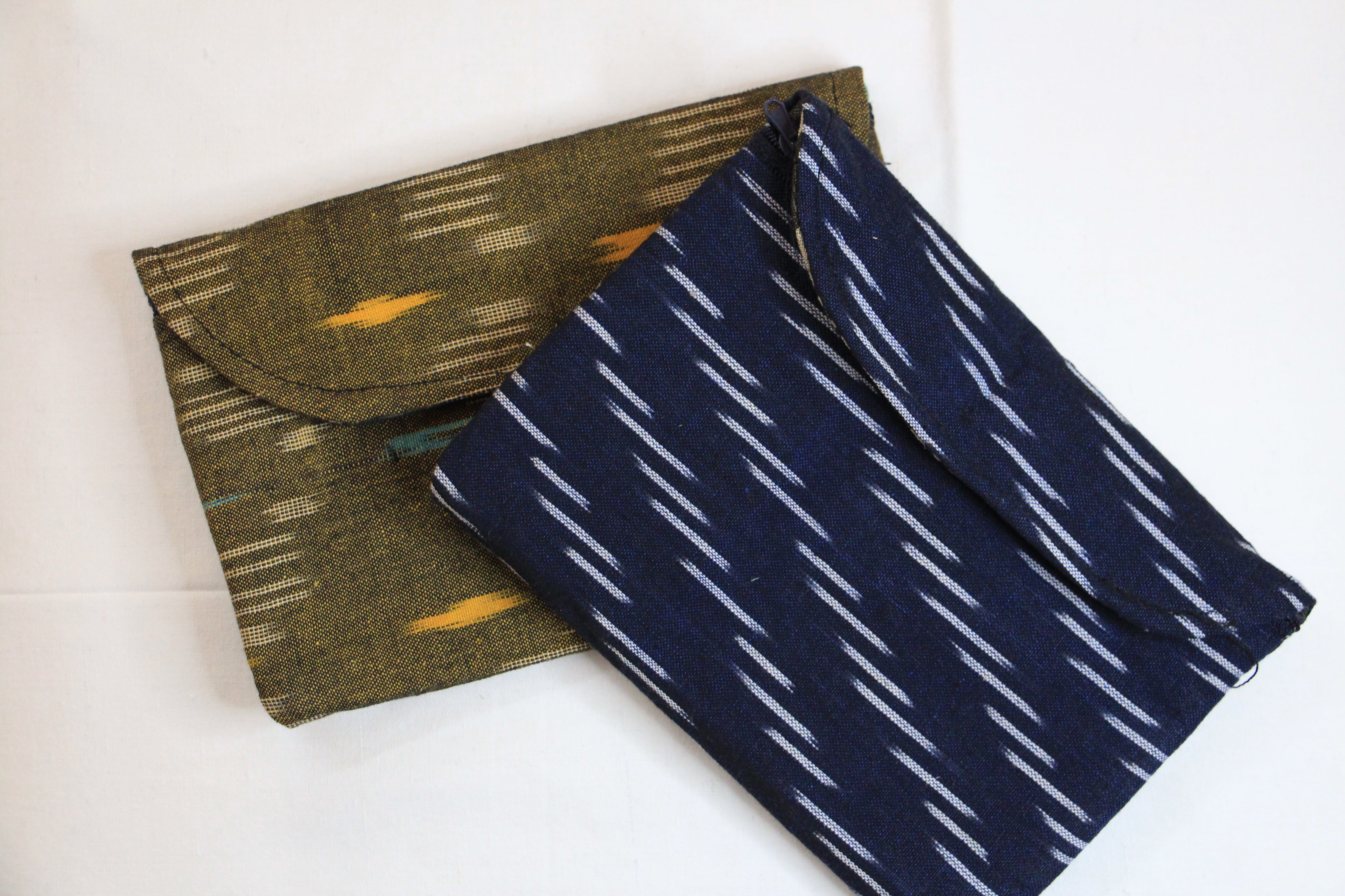 Pouch with zipper